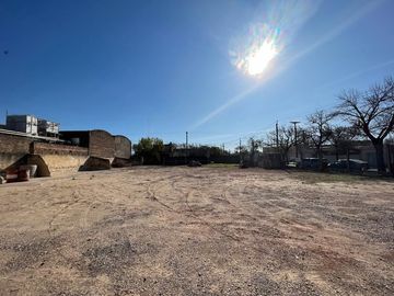 Galpón uso Comercial sobre Av. Principal
