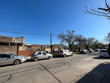 Galpón uso Comercial sobre Av. Principal