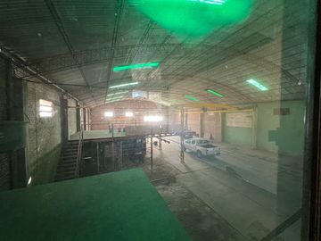 Galpón uso Comercial sobre Av. Principal