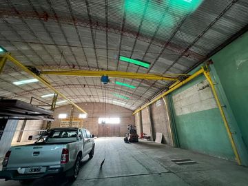 Galpón uso Comercial sobre Av. Principal