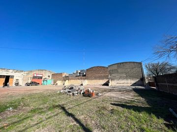 Galpón uso Comercial sobre Av. Principal