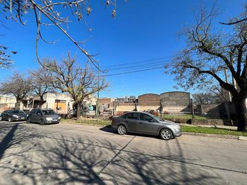 Galpón uso Comercial sobre Av. Principal