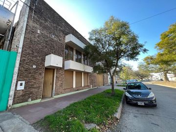 Galpón uso Comercial sobre Av. Principal
