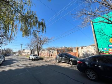 Galpón uso Comercial sobre Av. Principal