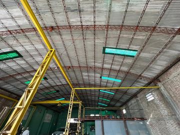 Galpón uso Comercial sobre Av. Principal