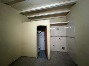 Galpón uso Comercial sobre Av. Principal