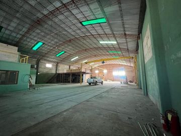 Galpón uso Comercial sobre Av. Principal