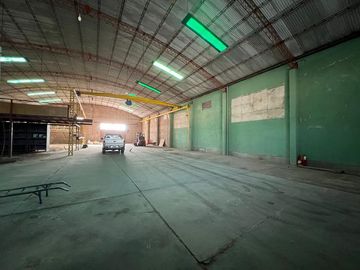 Galpón uso Comercial sobre Av. Principal