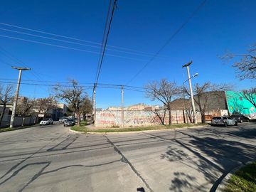 Galpón uso Comercial sobre Av. Principal
