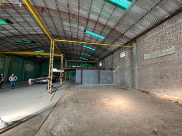 Galpón uso Comercial sobre Av. Principal