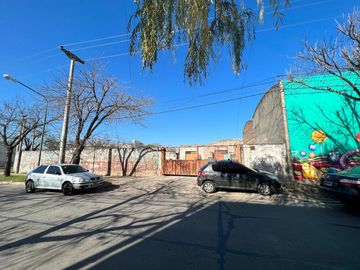 Galpón uso Comercial sobre Av. Principal