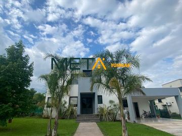 Casa - Countries/B.Cerrado (Yerba Buena)