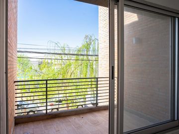 Venta duplex dos dormitorios terraza parrillero cochera