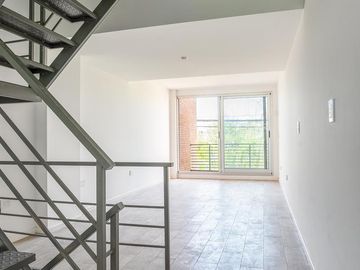 Venta duplex dos dormitorios terraza parrillero cochera