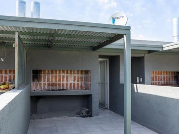 Venta duplex dos dormitorios terraza parrillero cochera