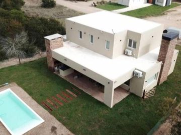 Casa en venta en barrio  Barrio Costa Esmeralda