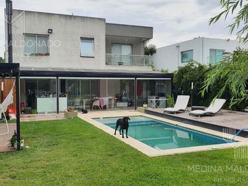 Venta Casa de 5 Ambientes c/ Pileta - Barrio Privado Las Acacias - Hudson