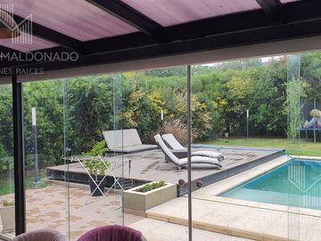 Venta Casa de 5 Ambientes c/ Pileta - Barrio Privado Las Acacias - Hudson