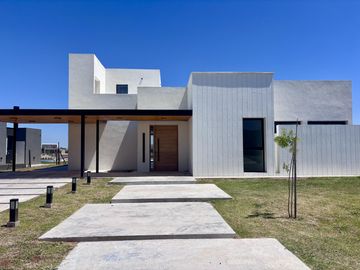 VENTA CASA SAN SEBASTIAN A LA LAGUNA 5 AMBIENTES AREA 8