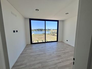 VENTA CASA SAN SEBASTIAN A LA LAGUNA 5 AMBIENTES AREA 8