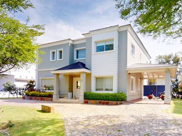 Casa en venta en Abril Club de Campo
