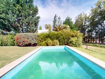 Casa en venta en Abril Club de Campo