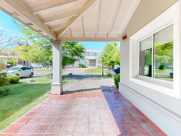 Casa en venta en Abril Club de Campo