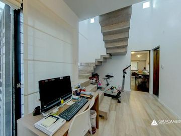 Moderna Casa con Jardín y Cochera. B. Las Heras. Calidad! A mts. de centro comercial San Martin 4300