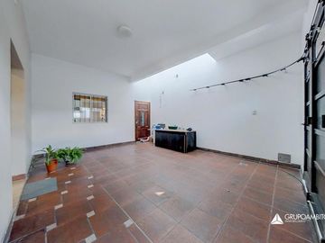 Moderna Casa con Jardín y Cochera. B. Las Heras. Calidad! A mts. de centro comercial San Martin 4300