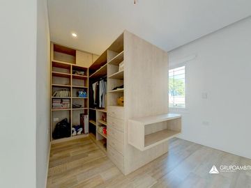 Moderna Casa con Jardín y Cochera. B. Las Heras. Calidad! A mts. de centro comercial San Martin 4300