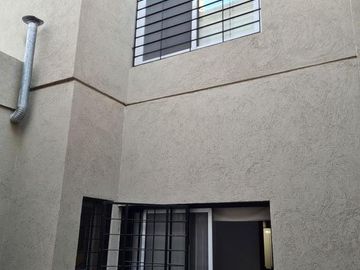 Moderna Casa con Jardín y Cochera. B. Las Heras. Calidad! A mts. de centro comercial San Martin 4300