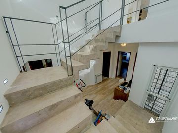 Venta   Casa  3 dormitorios Jardín  Cochera. Calidad   A mts. de centro comercial San Martin 4300 Rosario