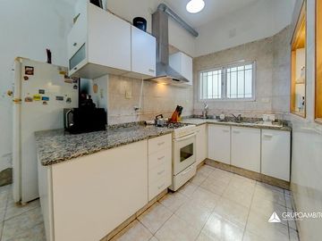 Moderna Casa con Jardín y Cochera. B. Las Heras. Calidad! A mts. de centro comercial San Martin 4300