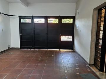 Moderna Casa con Jardín y Cochera. B. Las Heras. Calidad! A mts. de centro comercial San Martin 4300
