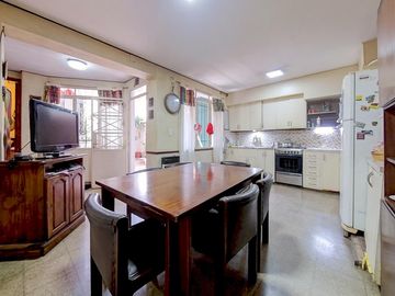 casa en VENTA 6 habitaciones Av. Pellegrini al 100 Rosario