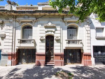 casa en VENTA 6 habitaciones Av. Pellegrini al 100 Rosario