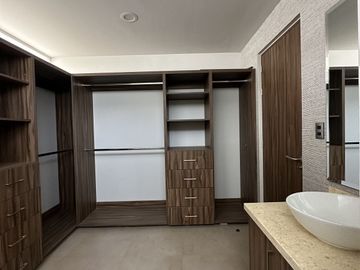 CASA EN VENTA  EN HIGH GARDEN ZIBATA CON ROOF GARDEN
