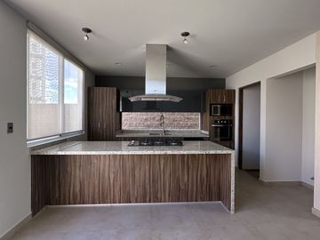 CASA EN VENTA  EN HIGH GARDEN ZIBATA CON ROOF GARDEN