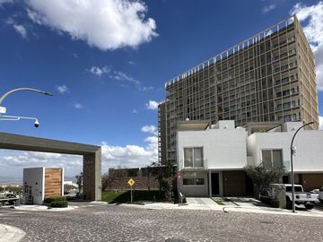 CASA EN VENTA  EN HIGH GARDEN ZIBATA CON ROOF GARDEN
