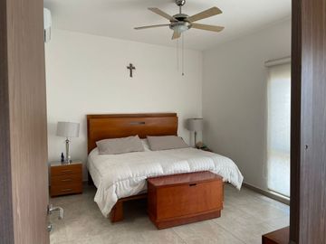 CASA EN VENTA, CUMBRES DEL LAGO QUERETARO