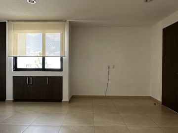 CASA EN VENTA CON JARDIN, JURIQUILLA QUERETARO