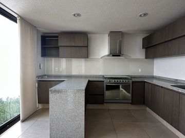 CASA EN VENTA CON JARDIN, JURIQUILLA QUERETARO