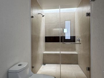 CASA EN VENTA CON JARDIN, JURIQUILLA QUERETARO