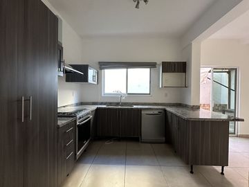 OPORTUNIDAD CASA EN VENTA CON ESTUDIO, CUMBRES DEL LAGO QUERETARO
