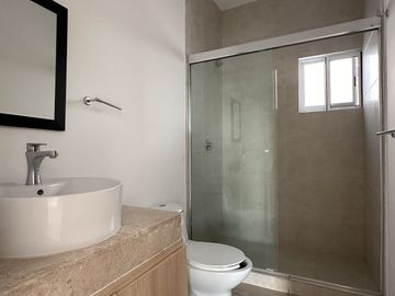OPORTUNIDAD CASA EN VENTA CON ESTUDIO, CUMBRES DEL LAGO QUERETARO