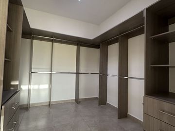 OPORTUNIDAD CASA EN VENTA CON ESTUDIO, CUMBRES DEL LAGO QUERETARO