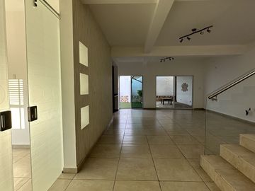 OPORTUNIDAD CASA EN VENTA CON ESTUDIO, CUMBRES DEL LAGO QUERETARO