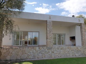 Venta. Casa 3 dormitorios. San Luis, Country Los Quebrachos III