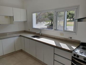 Venta. Casa 3 dormitorios. San Luis, Country Los Quebrachos III