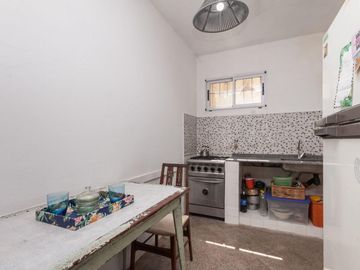 PH 3 amb, Lanús Este centro. Terraza propia. Sin expensas. Venta